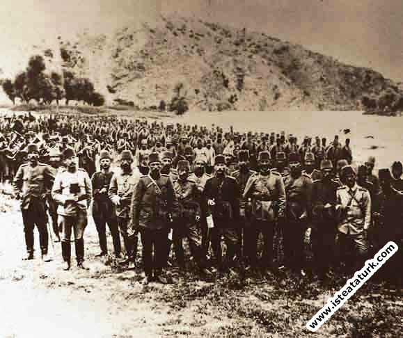 Mustafa Kemal ve arkadaşları Pelerniçe'de bir mola...