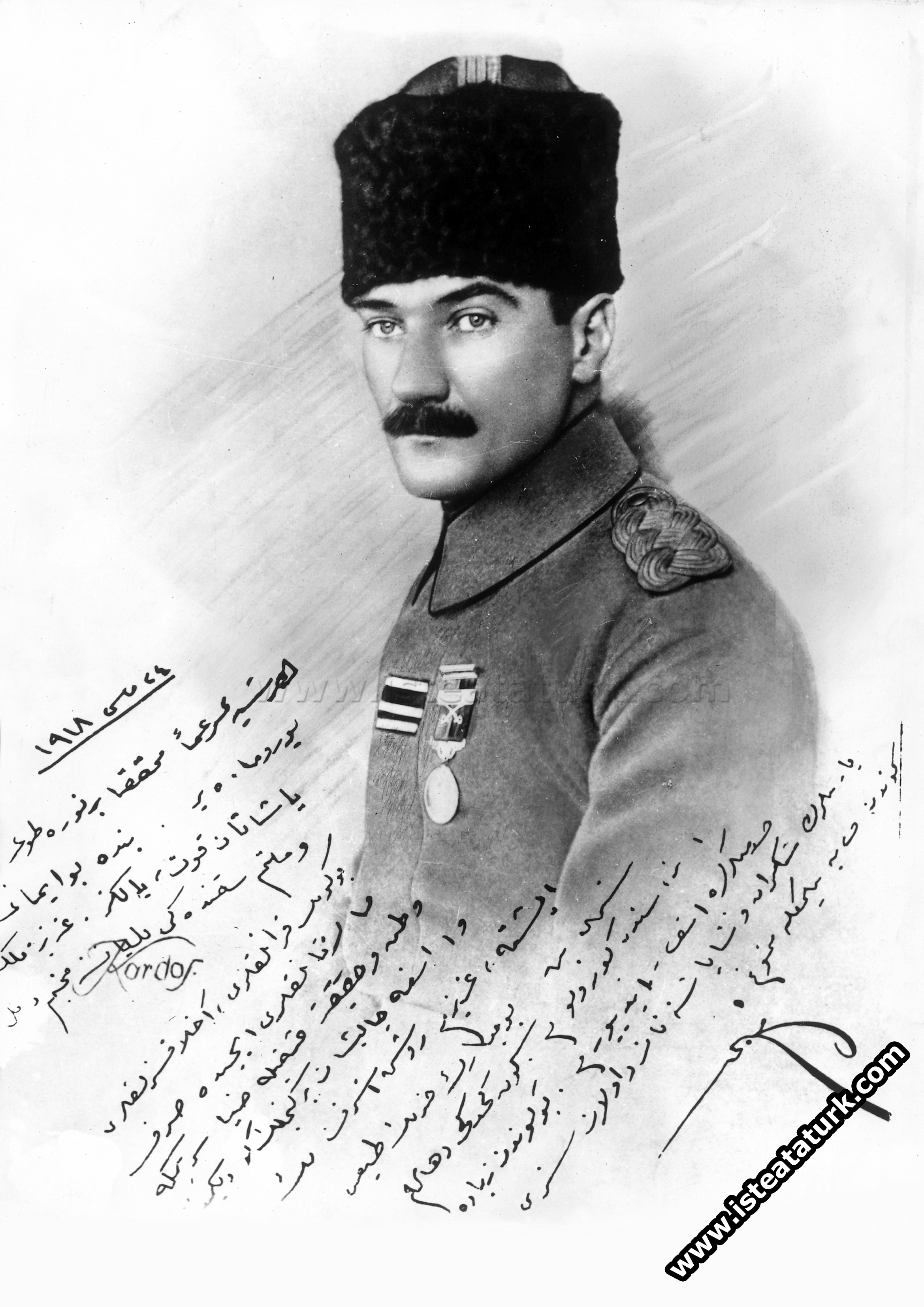 24 Mayıs 1918 tarihinde, yakın arkadaşı Ruşen Eşref Ünaydın'a imzaladığı fotoğraf. 