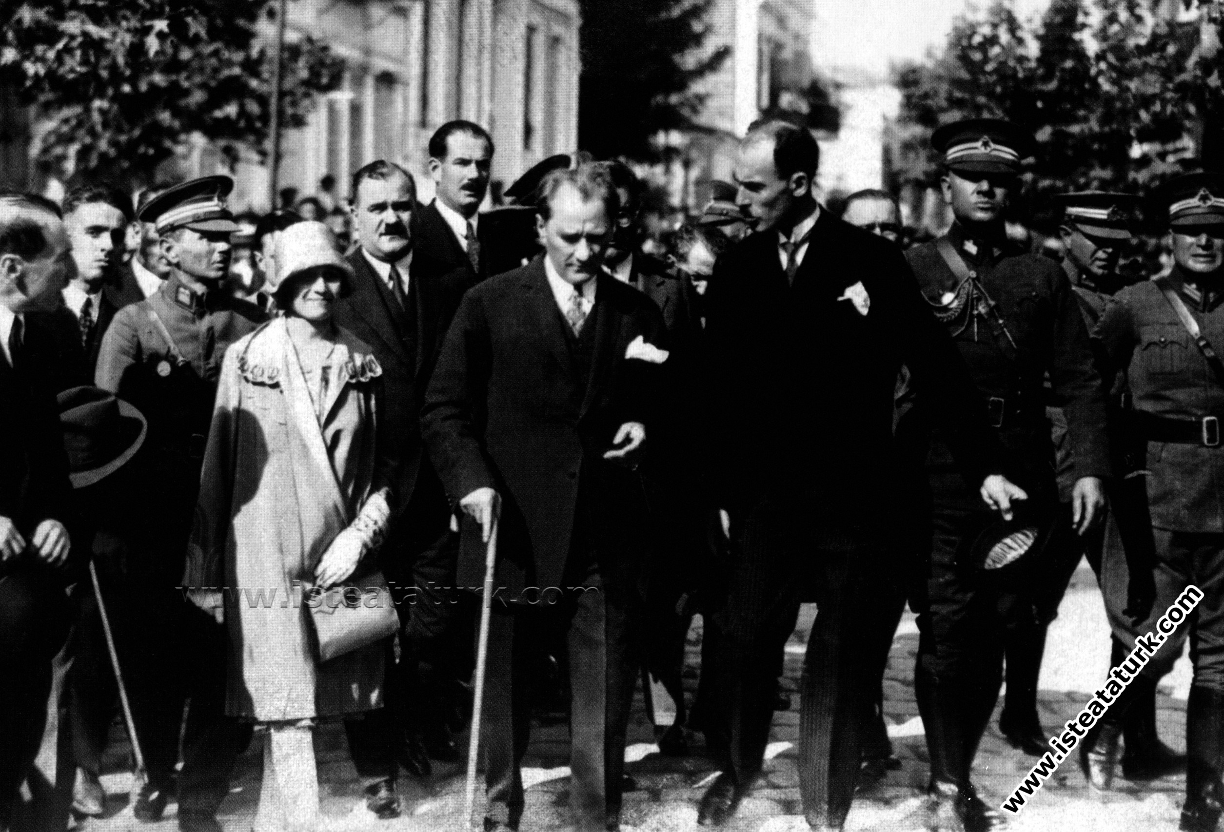 Bir Atatürk Öğretmeni: Refet Angın