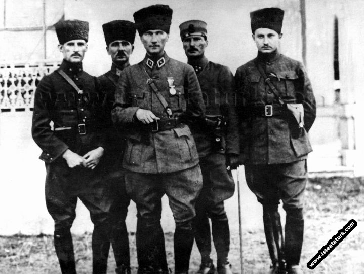 Mustafa Kemal, Adapazarı'nda.  (16.06.1922)