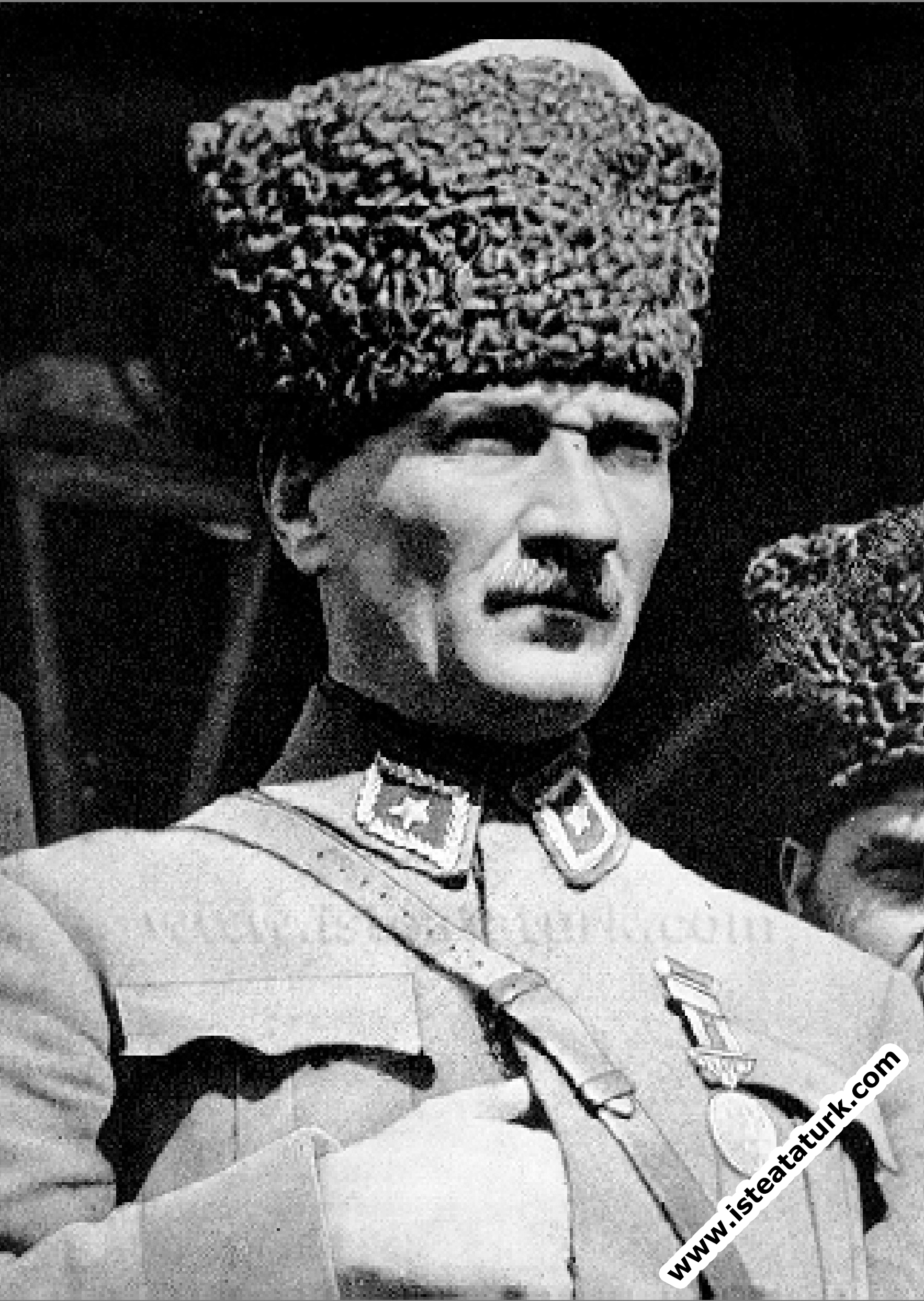 Başkomutan Mustafa Kemal Paşa İzmit'te. (18.06.192...