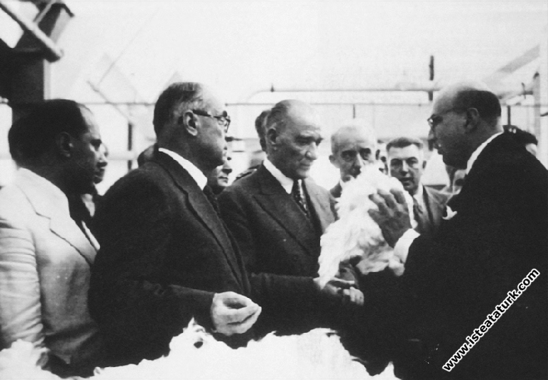 Sümerbank Nazilli Basma Fabrikası'nın açılışında. (9 Ekim 1937) 