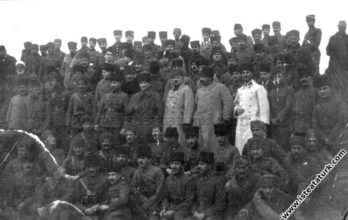 Başkomutan Mustafa Kemal Paşa, Kurtuluş Savaşı'nın...