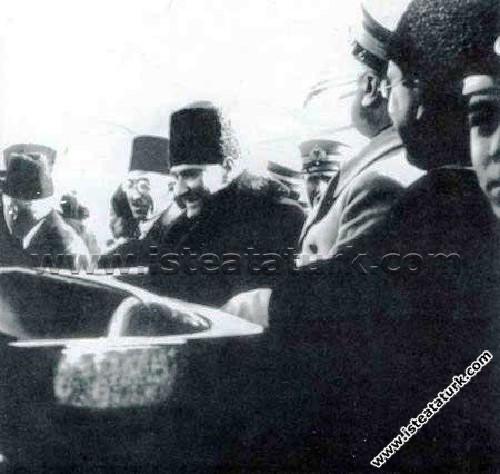Başkomutan Mustafa Kemal, Manisa'da cirit oynayanl...