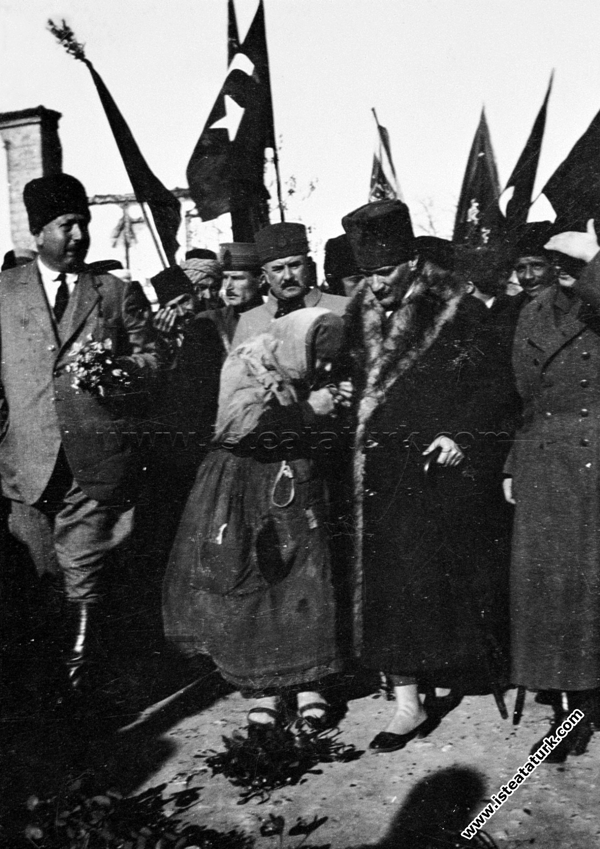 Başkomutan Mustafa Kemal'in, Manisa'ya Ayak Bastığ...