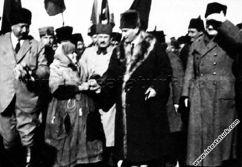 Başkomutan Mustafa Kemal'in, Manisa'ya Ayak Bastığ...