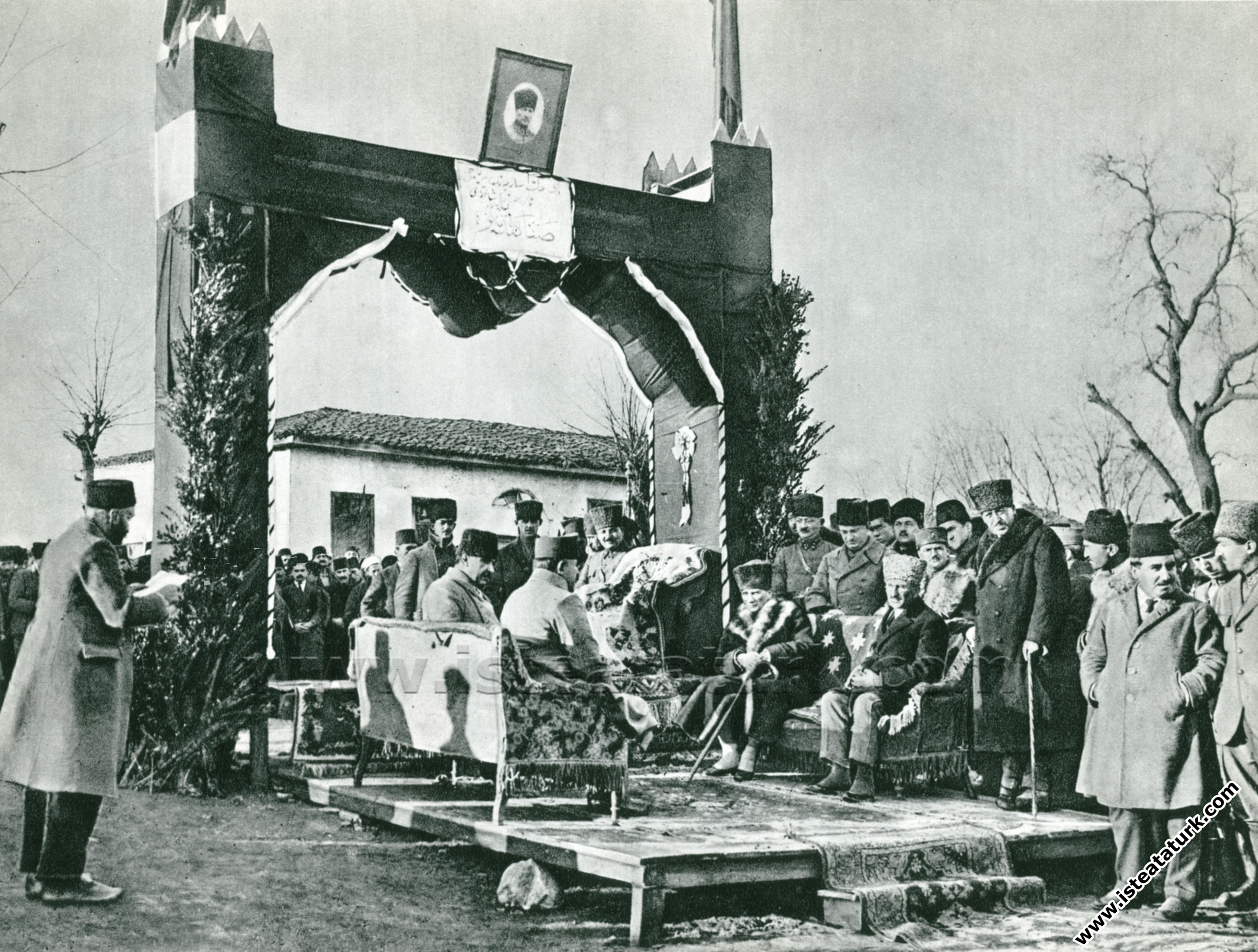 Başkomutan Mustafa Kemal Paşa, Turgutlu'da bir İra...