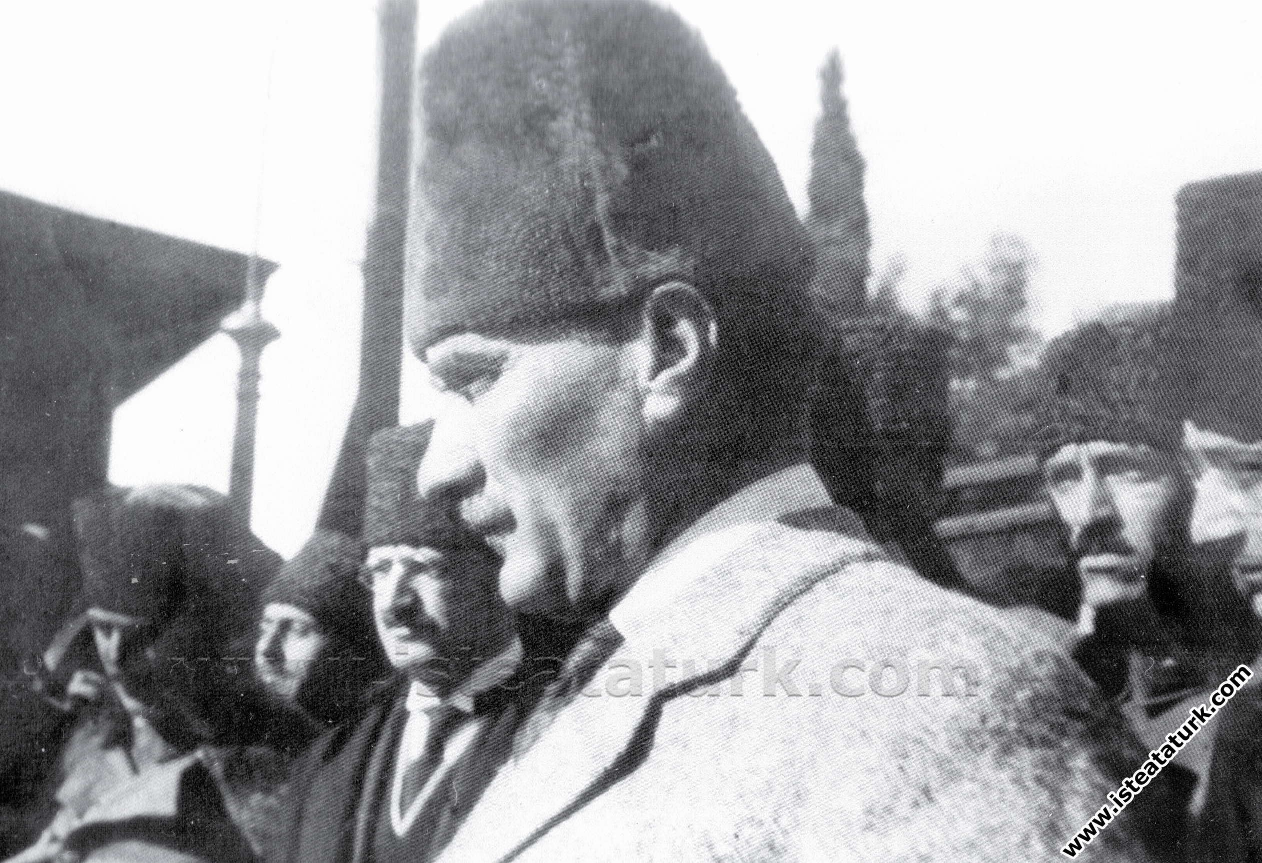Başkomutan Mustafa Kemal, annesi Zübeyde Hanım’ın ...