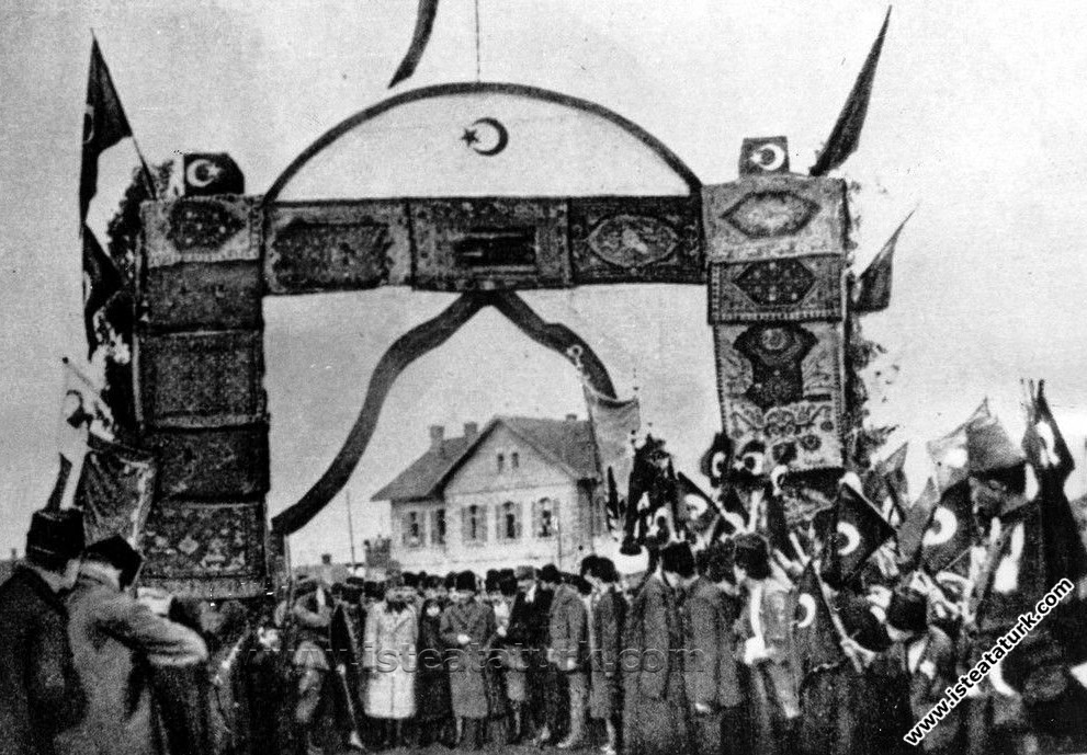Başkomutan Mustafa Kemal Paşa'nın Balıkesir'e ilk ...