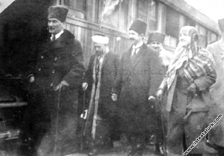 Gazi Mustafa Kemal Paşa, Eskişehir'de. (19.02.1923...