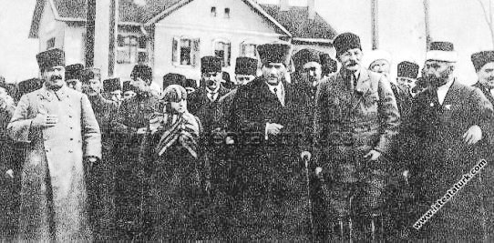 Gazi Mustafa Kemal Paşa'nın, İzmir'den dönüşünde U...