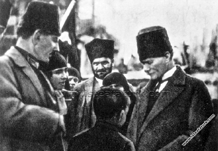 Gazi Mustafa Kemal Paşa'nın, Adana Kız Öğretmen Ok...