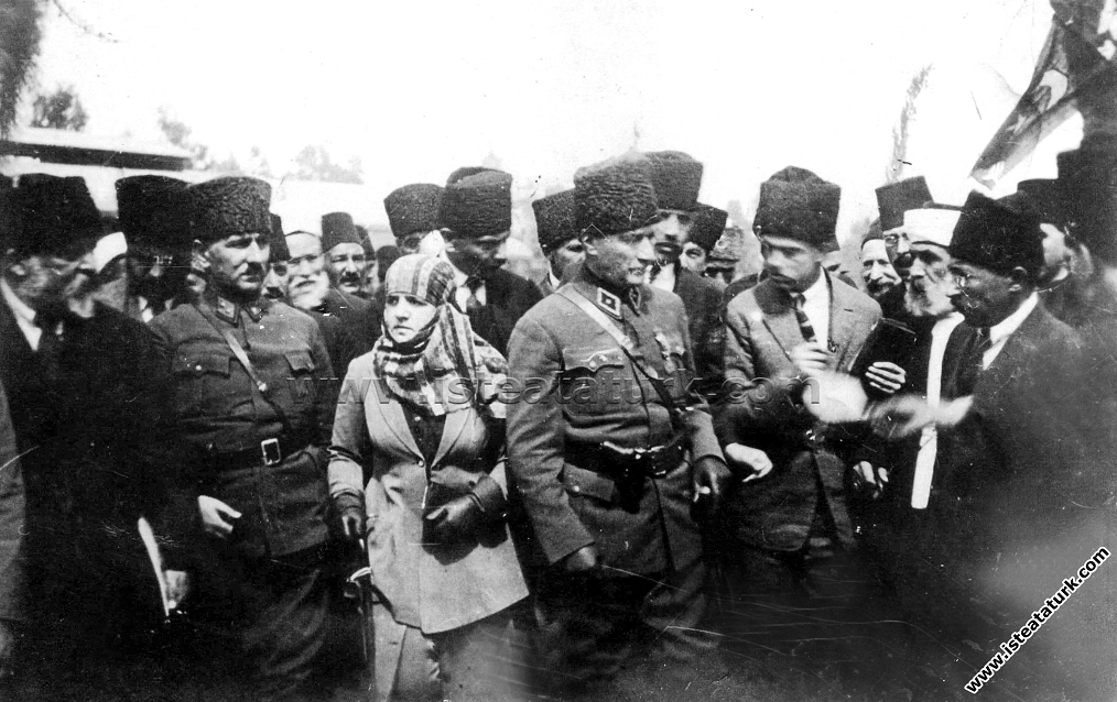Gazi Mustafa Kemal Paşa, Adana'dan Mersin’e giderk...