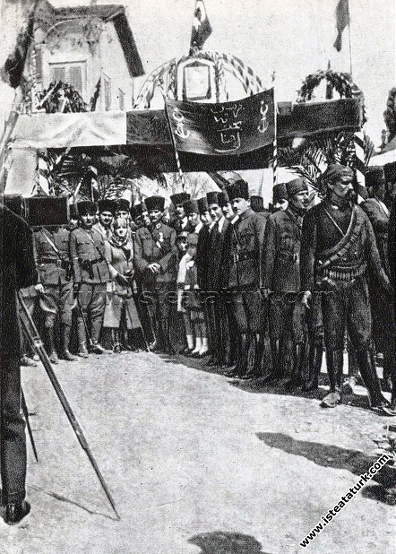 Gazi Mustafa Kemal Paşa, Mersin'de kendisini karşı...