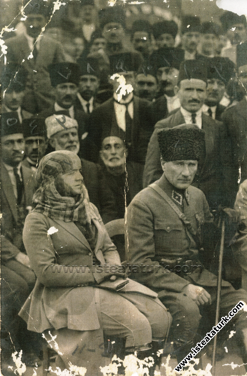 Gazi Mustafa Kemal Paşa, Mersin Millet Bahçesi’nde...