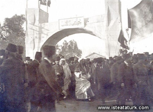 Mustafa Kemal Paşa, Mersin'den Tarsus'a geçtiğinde...