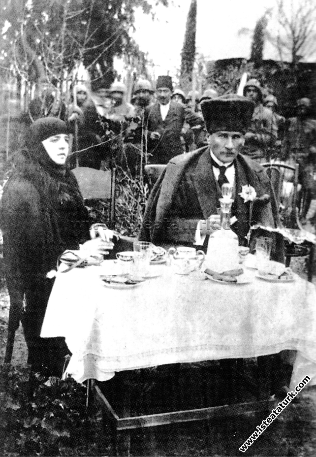 Gazi Mustafa Kemal Pasha is with Latife Hanım at the Çağlayan Garden in Tarsus. (18.03.1923)