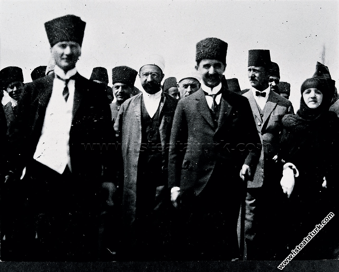 Lozan'ı imzalayan İsmet İnönü’yü Ankara'da karşılarken. (15.08.1923)