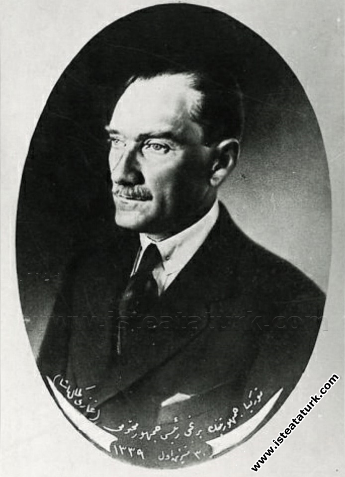 Gazi Mustafa Kemal Paşa'nın Cumhurbaşkanı seçildiği tarihte ki bir fotoğrafı. (29.10.1923)