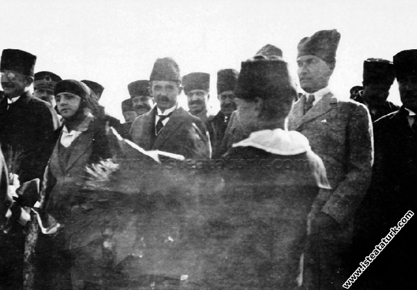 Cumhurbaşkanı Gazi Mustafa Kemal, Dumlupınar Anıtı...