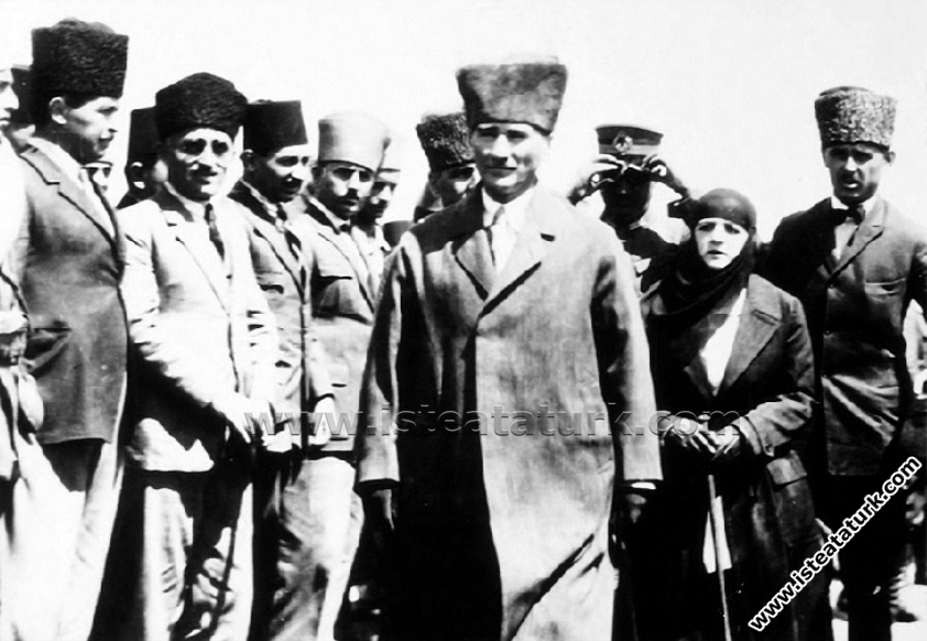 Cumhurbaşkanı Gazi Mustafa Kemal, Dumlupınar Anıtı...