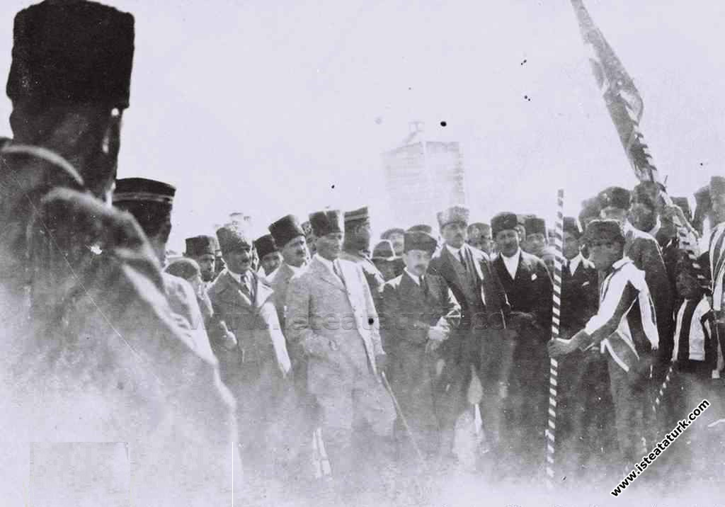 Mustafa Kemal Paşa'nın Kars'a gelişinde karşılanış...
