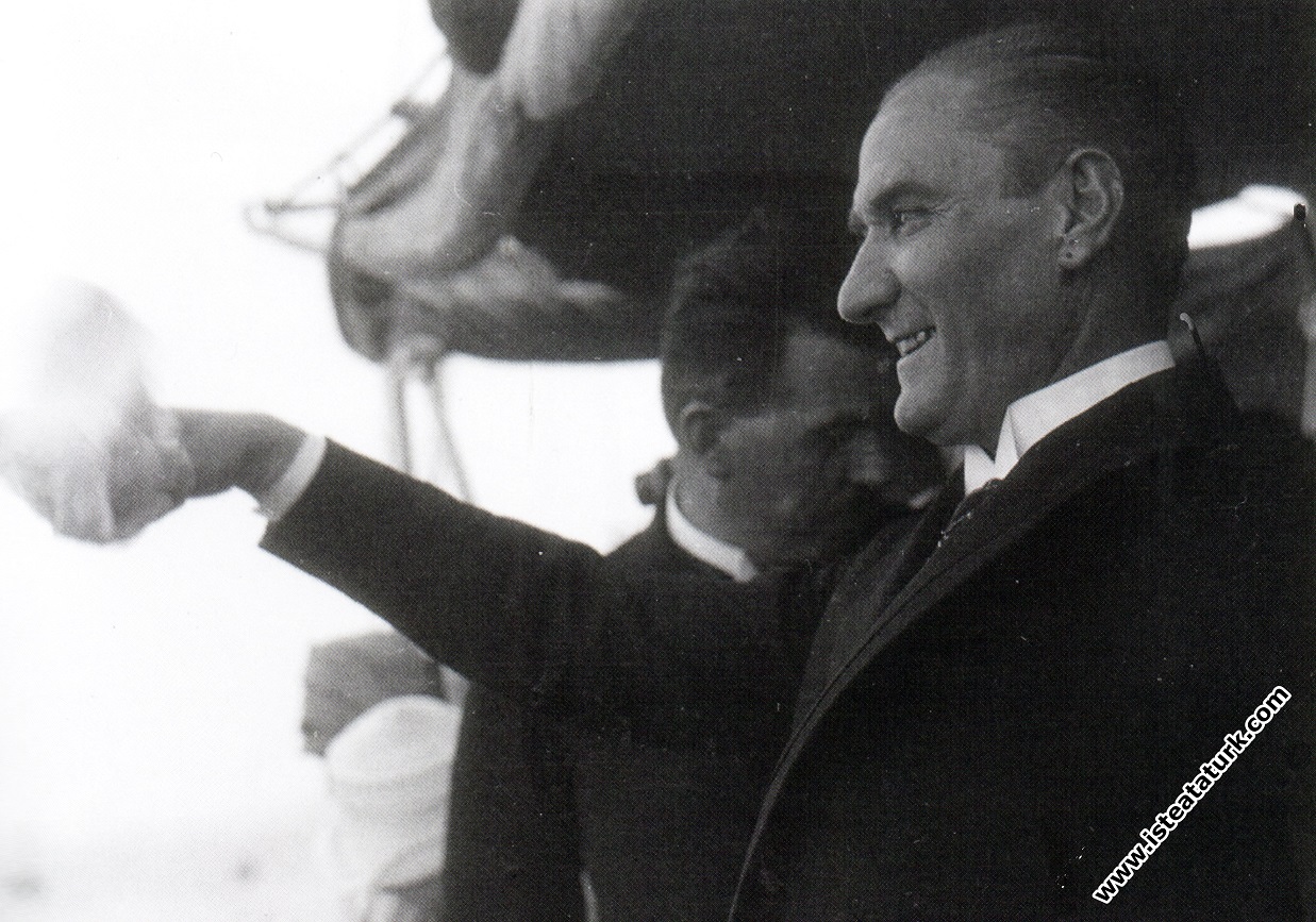 Mustafa Kemal greets the people of Istanbul as he ...