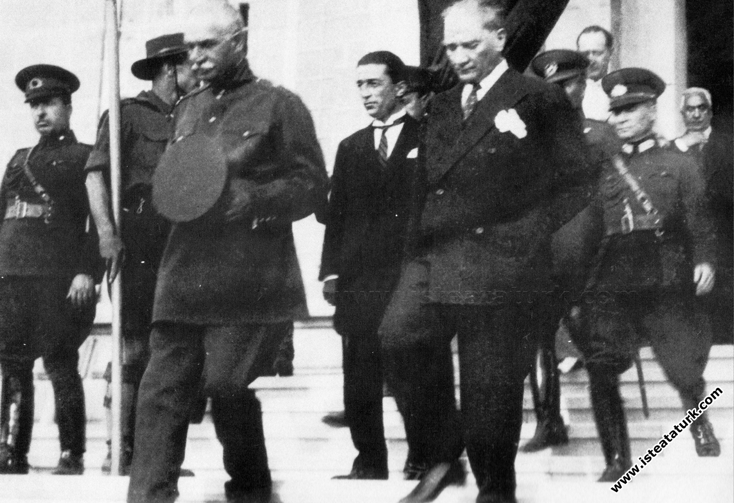 Mustafa Kemal Atatürk İran Şahı Pehlevi ile birlik...