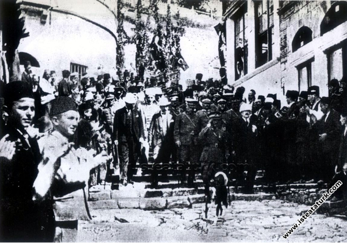 Mustafa Kemal Paşa'nın İnebolu'da karşılanması. (2...