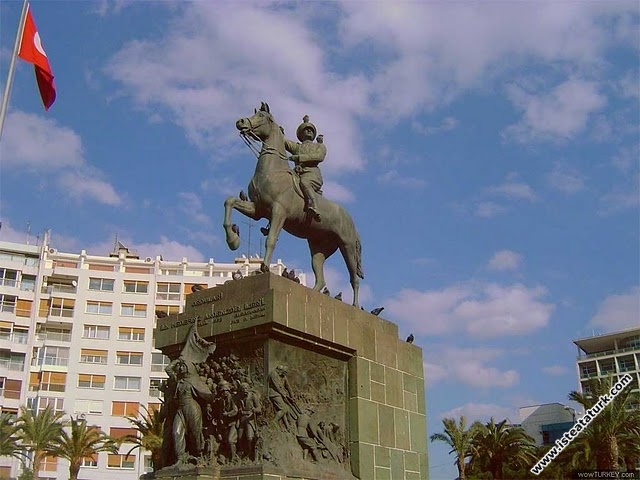 Atatürk Monument, İzmir  (Cumhuriyet Square)