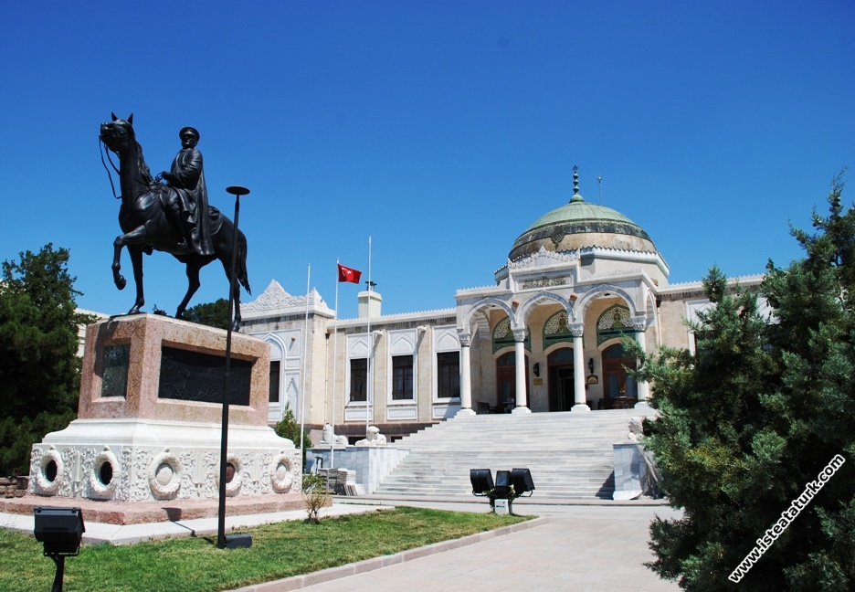 Atatürk Monument, Ethnography Museum, Ankara