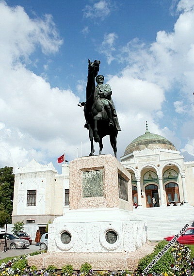 Atlı Atatürk Anıtı