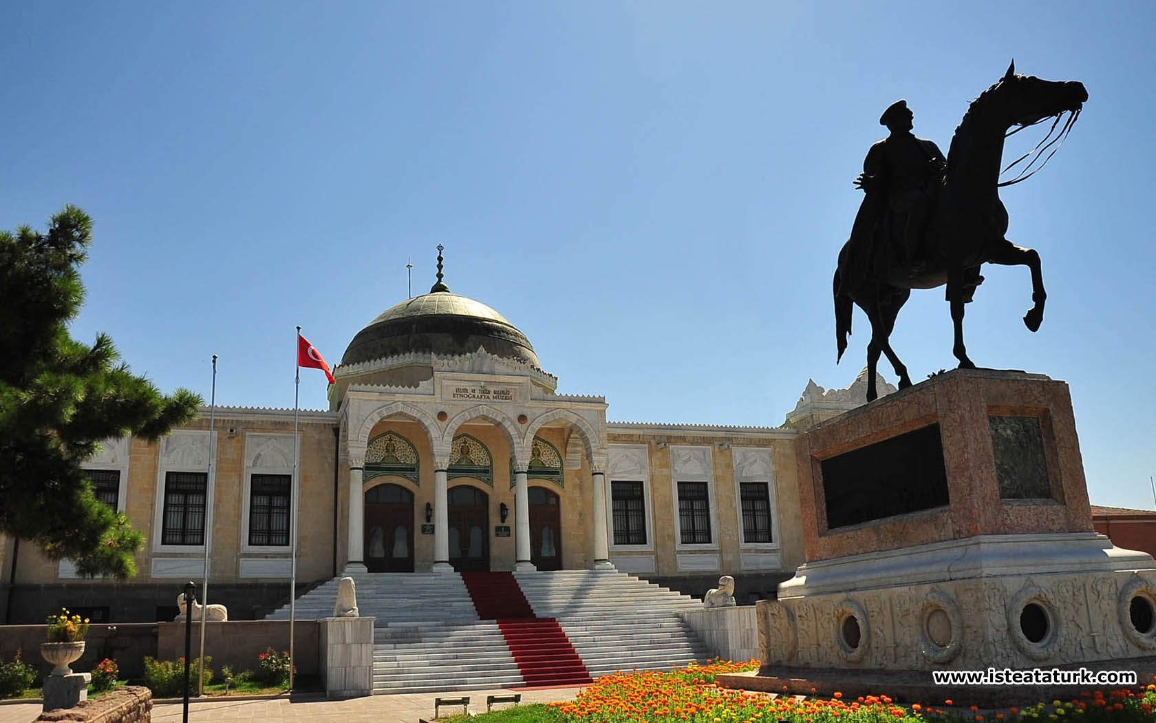 Atlı Atatürk Anıtı