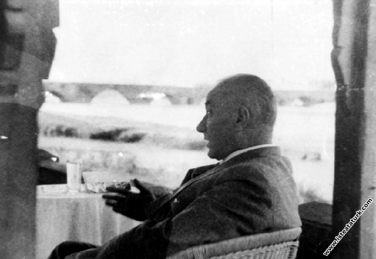 Mustafa Kemal Atatürk Adana'ya son gelişinde. (24....