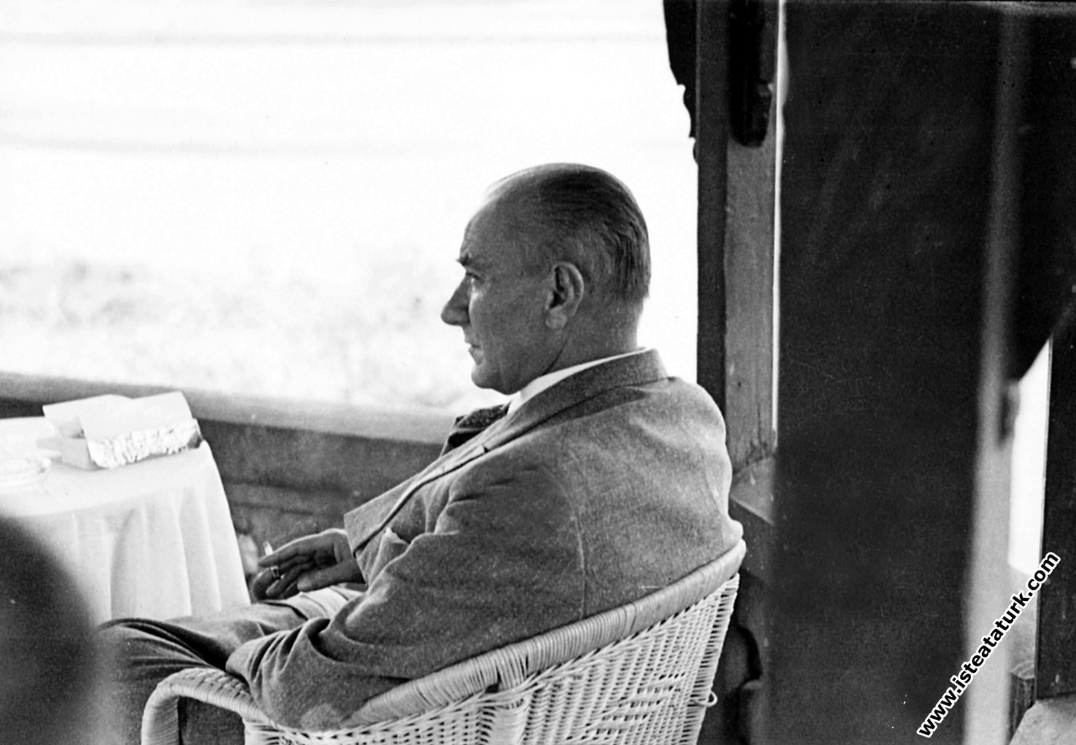 Mustafa Kemal Atatürk Adana Ulus Parkı'nda dinleni...