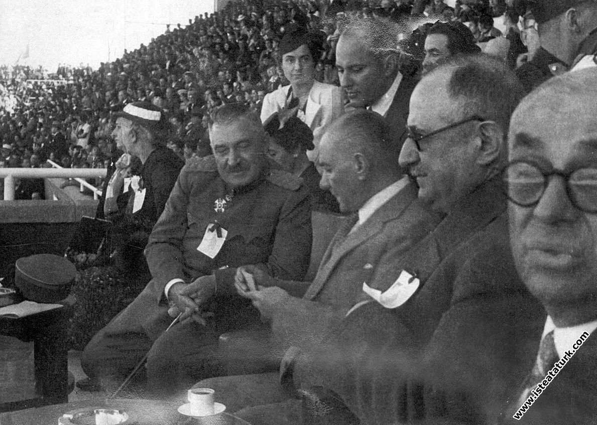 Atatürk Gençlik ve Spor Bayramı'nda stadyumda Yugo...