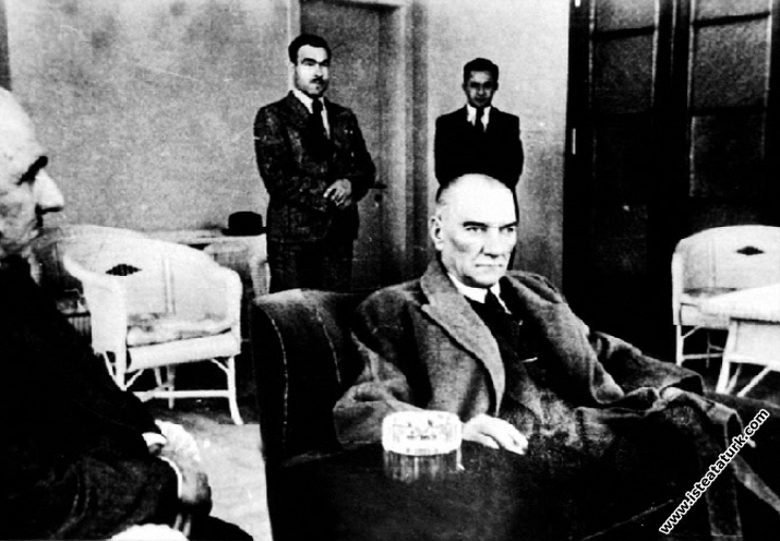 Atatürk Çubuk Barajı'nın müdürlük dairesinde istir...
