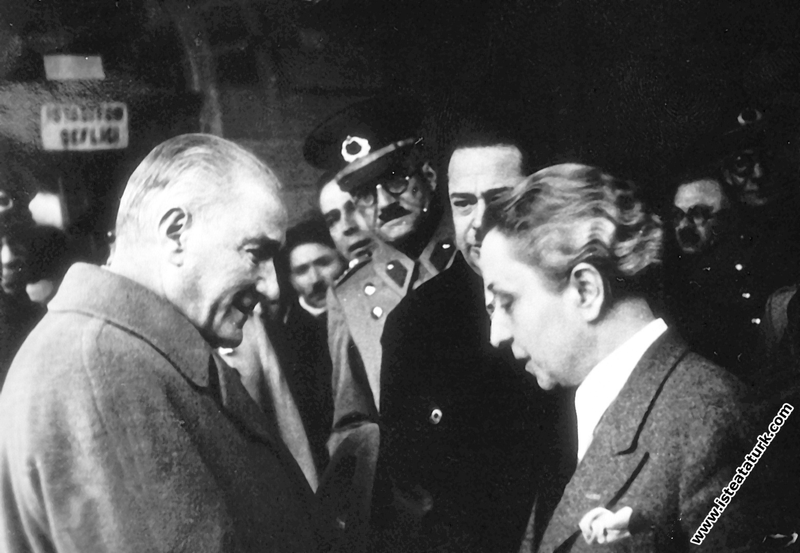 Atatürk'ün Eskişehir'de karşılanışı. (20.01.1938)...