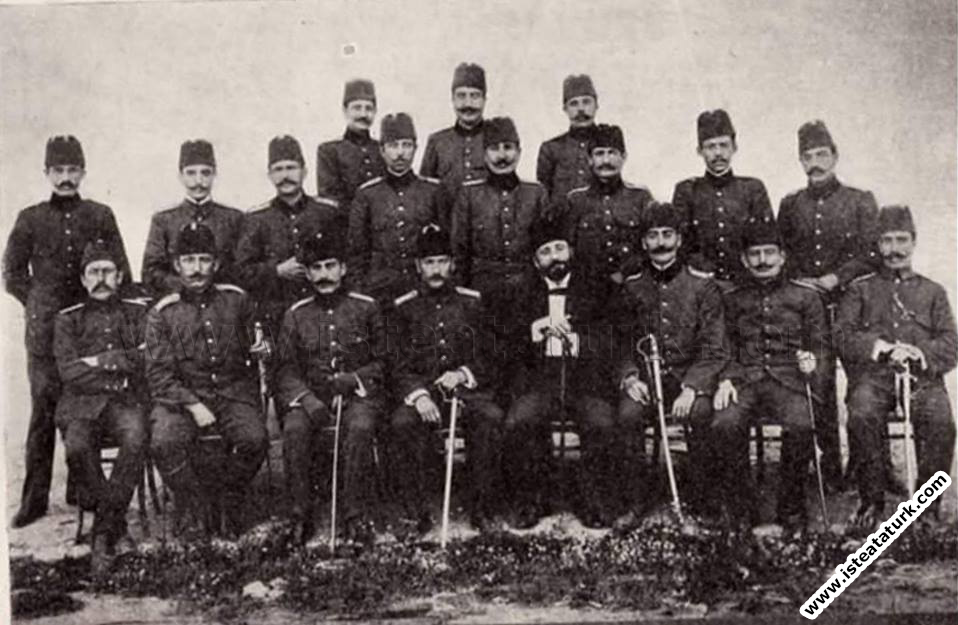 Mustafa Kemal Hareket Ordusu Erkanı ile birlikte. ...