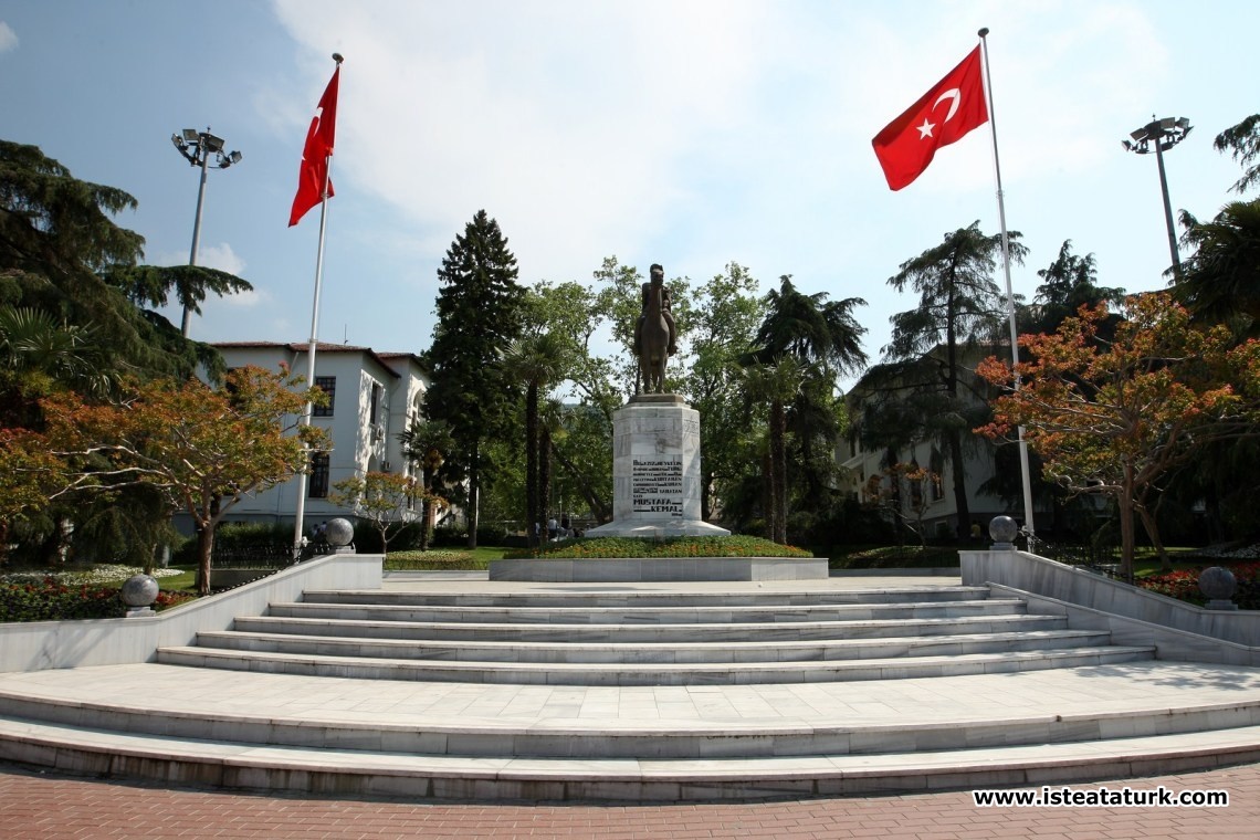 Atatürk Monument, Bursa