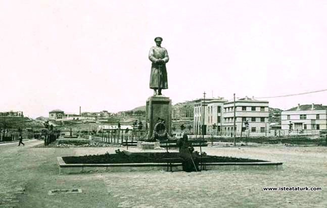 Atatürk Monument, Victory Field, Ankara