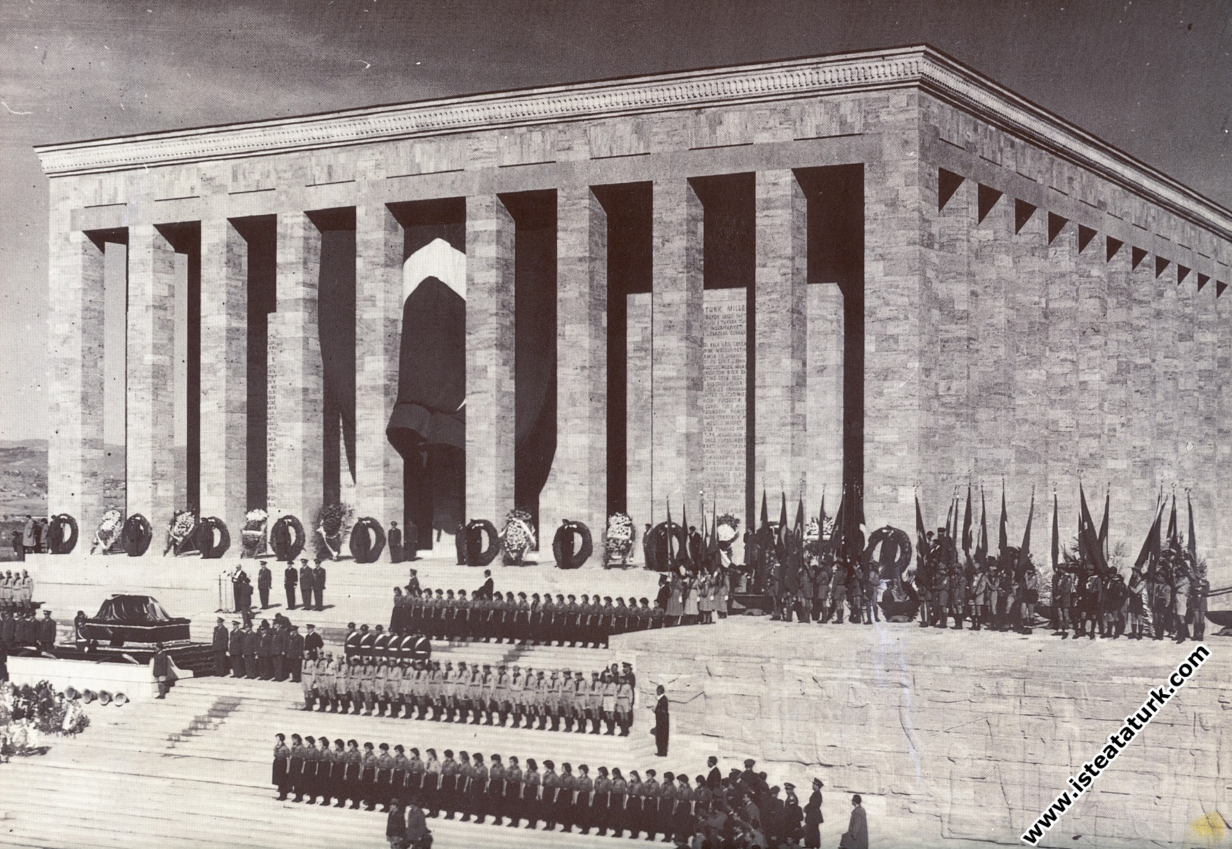 Atatürk'ün cenazesi Anıtkabir'de. (10.11.1953) ...