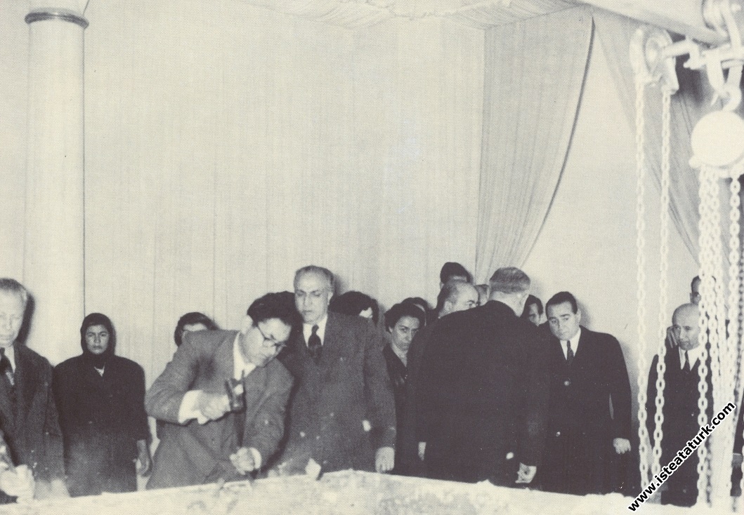 Ulu Önder Atatürk'ün Etnografya Müzesi’ndeki, lahi...