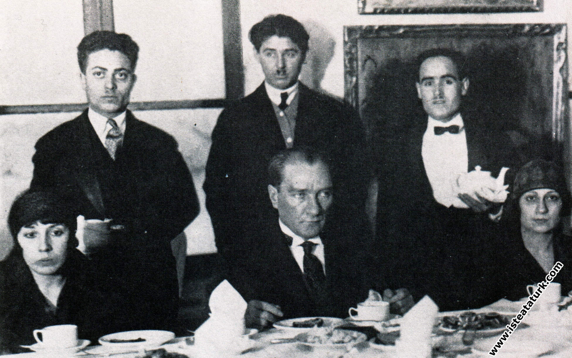  Mustafa Kemal Atatürk Devlet Resim Sergisi çay zi...