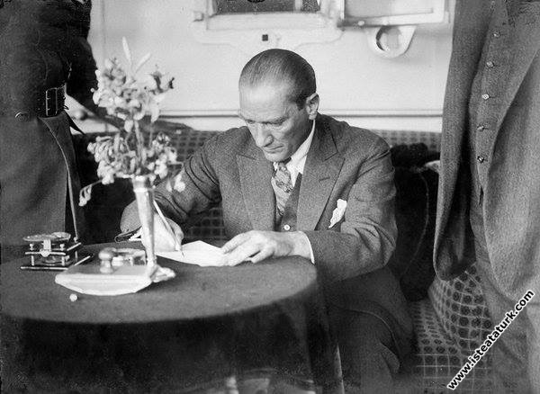 Mustafa Kemal Atatürk Gülcemal Vapuru’nda. (05.06....