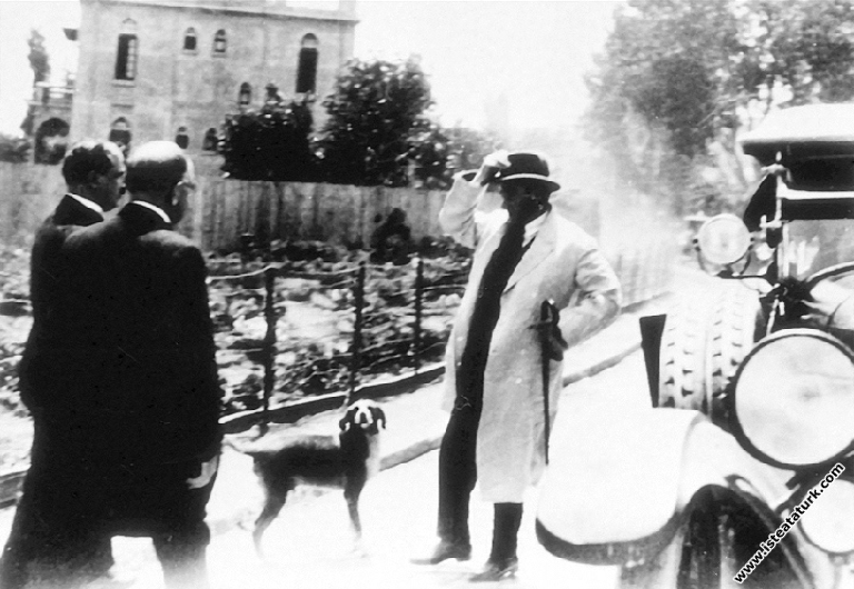 Mustafa Kemal Atatürk İstanbul gezisinde. (08.07.1...