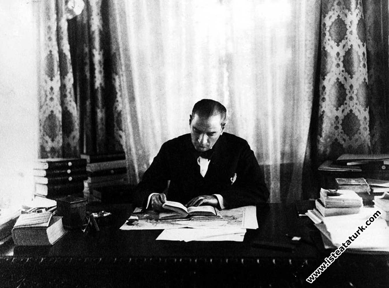 Mustafa Kemal Atatürk Çankaya Köşkü'ndeki çalışma ...