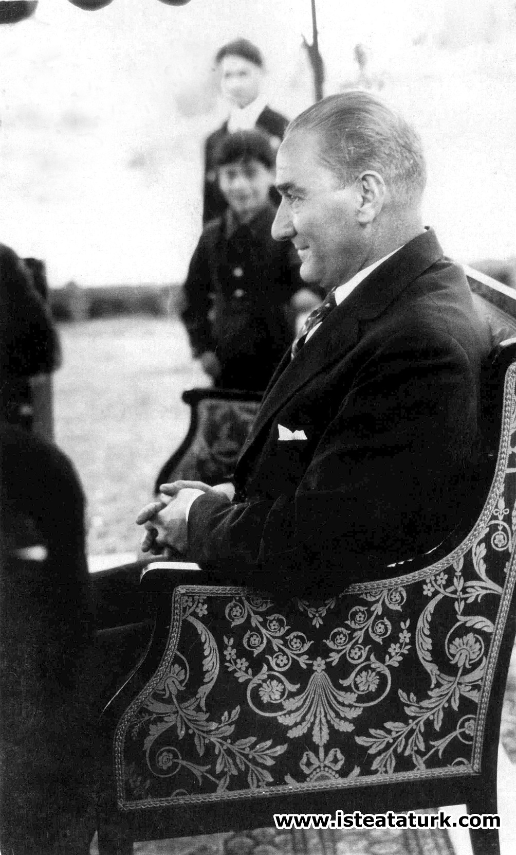 Mustafa Kemal Atatürk Afganistan'da krallık görevinden uzaklaştırıldıktan sonra Avrupa'da yaşayan Afganistan eski Kralı Amanullah Han'ın özel ziyareti sırasında. (27.07.1933) 