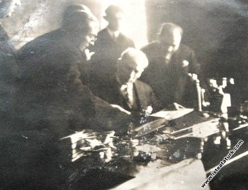 Mustafa Kemal Atatürk Türkiye İş Bankası'nın Yeni ...