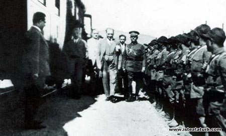 Mustafa Kemal Atatürk'ün Samsun-Sivas Demiryolu üz...